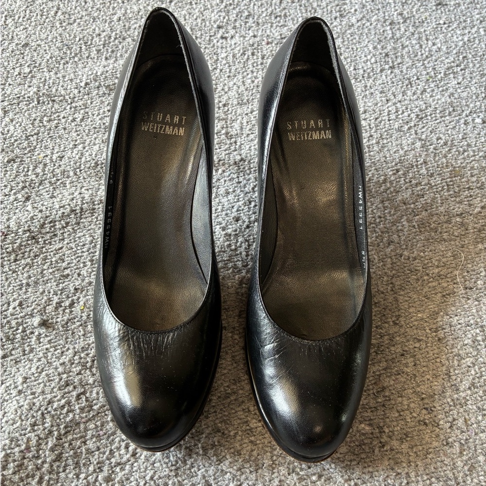 Stuart Weitzman Black Leather Round-Toe Pumps